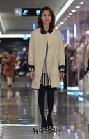 [포토] 백화점 복도로 입장하는 배우 한그루