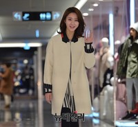 [포토] 반갑게 인사하며 입장하는 한그루