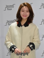 [포토] 배우 한그루의 그윽한 눈웃음