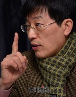 [포토] 인터뷰하는 양승오박사