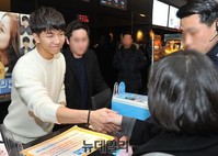 [포토] 이승기 악수에 여심 무장해제
