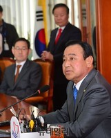 [포토] 발언하는 이완구 총리내정자