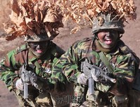 [포토] 3사관학교 첫 여생도들 '실전' 같은 훈련