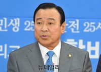 [포토] 새정치 찾은 이완구 국무총리 내정자