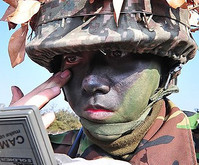 [포토] '위장 중인' 육군3사관학교 여생도