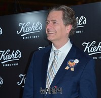 [포토] 키엘 캠페인에 참석한 얀 르부르동 로레알코리아 대표