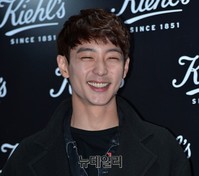 [포토] 소년같은 미소짓는 현우