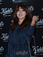 [포토] 머리넘기는 새댁 이영은