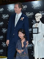 [포토] 로레알코리아 얀 대표와 아역배우 박민아