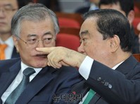 [포토]  경쟁촉진 3법' 정책토론회 참석한 '문재인-문희상'