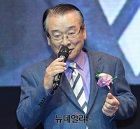 [포토] 난타 천만관객 돌파, 시상자로 나선 이순재