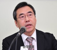 [포토] 토론회 사회맡은 성재호 교수