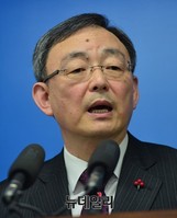 [포토] 질의에 답하는 최성준 위원장