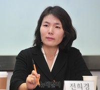 [포토] 토론회 참석한 전희경 자유경제원 사무총장