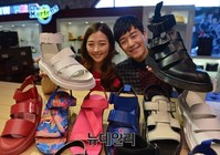 [포토] 2015S/S콜렉션 선보이는 닥터마틴 모델