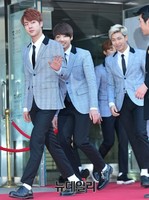 [가온차트] 환호속에 등장한 방탄소년단