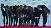 [가온차트] 엑소같은 단체인사