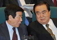 [포토] 대화 나누는 '문희상-유인태' 의원