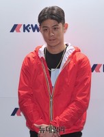 [포토] 케이웨이, 빈지노 '공손한 포즈'