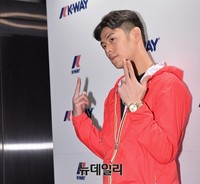 [포토] 다홍재킷의 빈지노