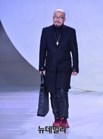 [패션코드] 런웨이 무대에 선 이상봉 회장