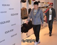 [포토] 오랜만에 동반 입장하는 지누션