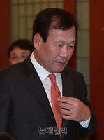 [포토] 기자간담회 참석하는 김두우 전 홍보수석