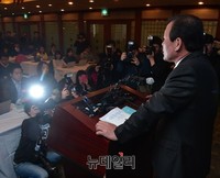 [포토] 기자간담회 갖는 김두우 전 홍보수석