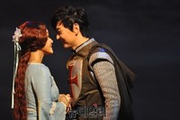 [포토] 사랑을 속삭이는 로빈훗과 마리안