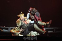 [포토] 뮤지컬 로빈훗, 왕 암살하는 길버트