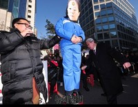 [포토] 애국단체 '권은희 의원' 회초리 퍼포먼스