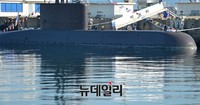 [포토] 진해군항에 정박중인 한국잠수함 박위함