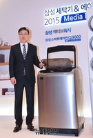 [포토] 삼성 신제품 가전 옆에선 윤부근 대표이사