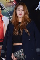 [포토] 허리라인 살짝 드러낸 씨스타 소유