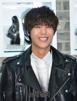 [포토] 반달 눈이 된 엠블랙 미르