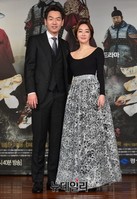 [포토] 징비록, 왕과 후궁역 맡은 김태우-김혜은