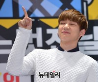 [포토] 빅스 어느멋진날, 막내다운 귀여운 포즈