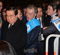 [포토] 줄서서 투표 기다리는 문희상-문재인-이인영