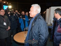 [포토] 당대표 선출 투표마친 김한길 전 대표