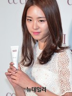 [포토] 극광 피부 뽐내는 이연희