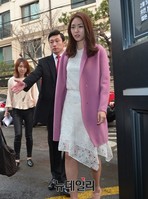 [포토] 핑크 코트 입고 등장한 이연희