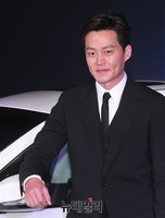 [포토] 이서진, 럭셔리 세단 '더 뉴 인피니티 Q70'과 함께