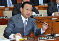 [포토] 질의에 답하는 이완구 국무총리 후보자