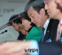 [포토] 핀테크간담회 모두발언하는 신제윤 위원장