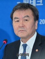 [포토] 핀테크간담회 참석한 신제윤 금융위원장