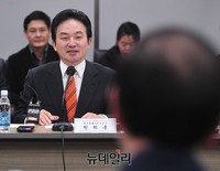 [포토] 마주앉은 원희룡 제주지사와 박원순 시장