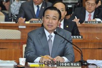 [포토] 질문에 답하는 이완구 국무총리 후보자