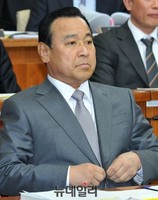 [포토] 청문회 준비하는 이완구 국무총리 후보자