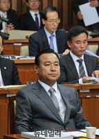 [포토] 청문회 시작 기다리는 이완구 총리 후보자