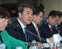 [포토] 핀테크 간담회 참석한 신제윤 금융위원회 위원장